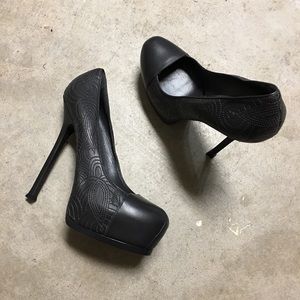 Authentic YSL Tribute Pumps in Medium Grey